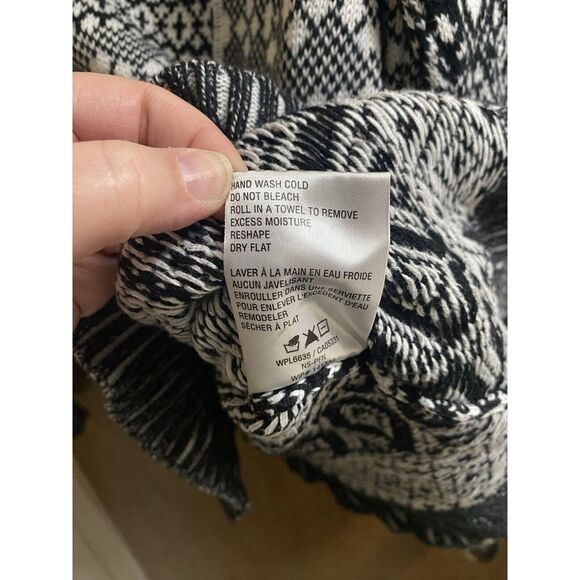 WOOLRICH Women's Black White Snowflake Geometric Knit High Neck Sweater XL Read - Picture 9 of 10